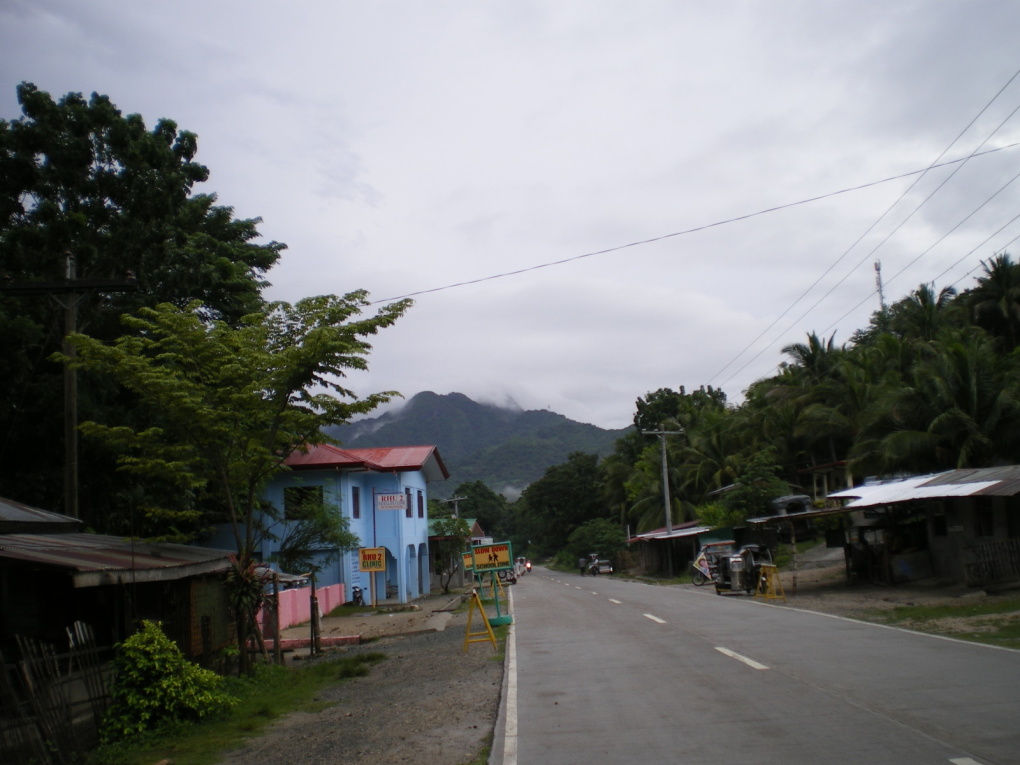 Dans le sud de Luzon près de Batangas et en face de l'île de Mindoro. du 12 au 15 octobre