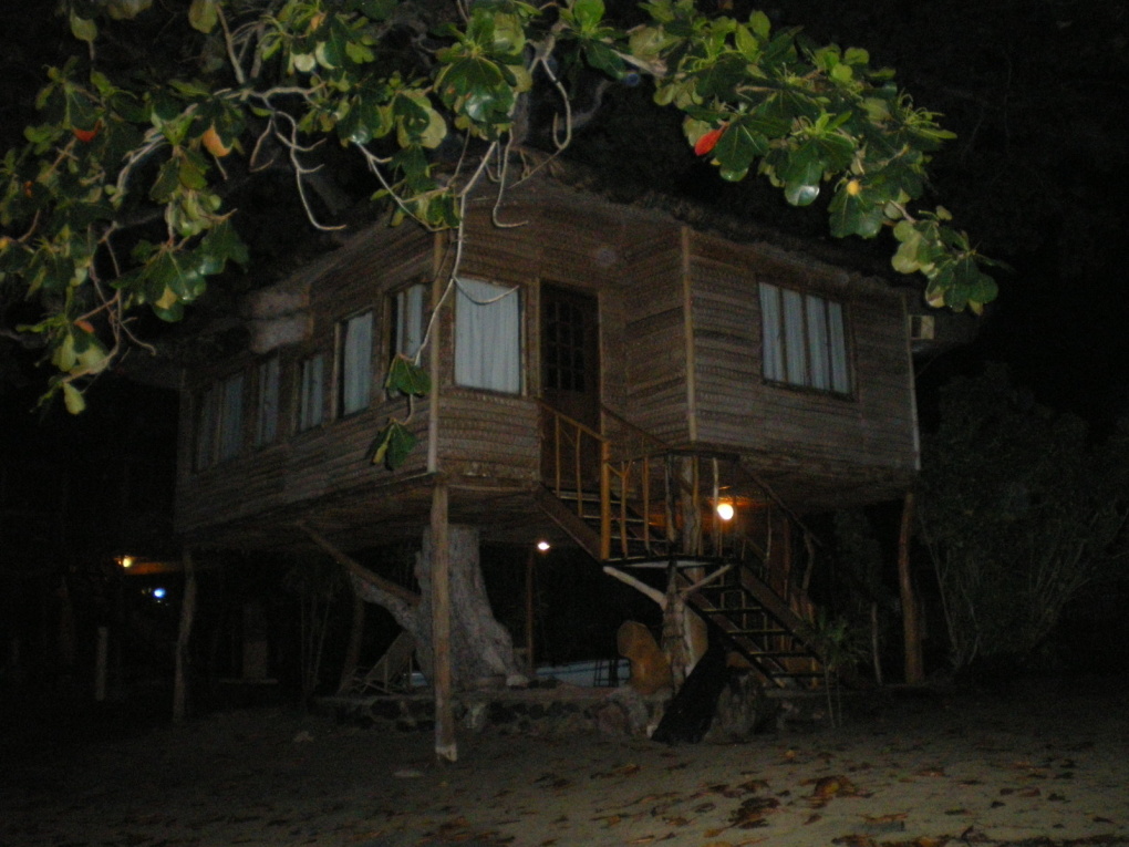 Dans le sud de Luzon près de Batangas et en face de l'île de Mindoro. du 12 au 15 octobre