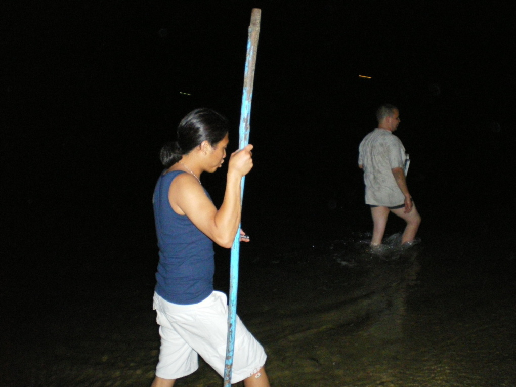 Dans le sud de Luzon près de Batangas et en face de l'île de Mindoro. du 12 au 15 octobre