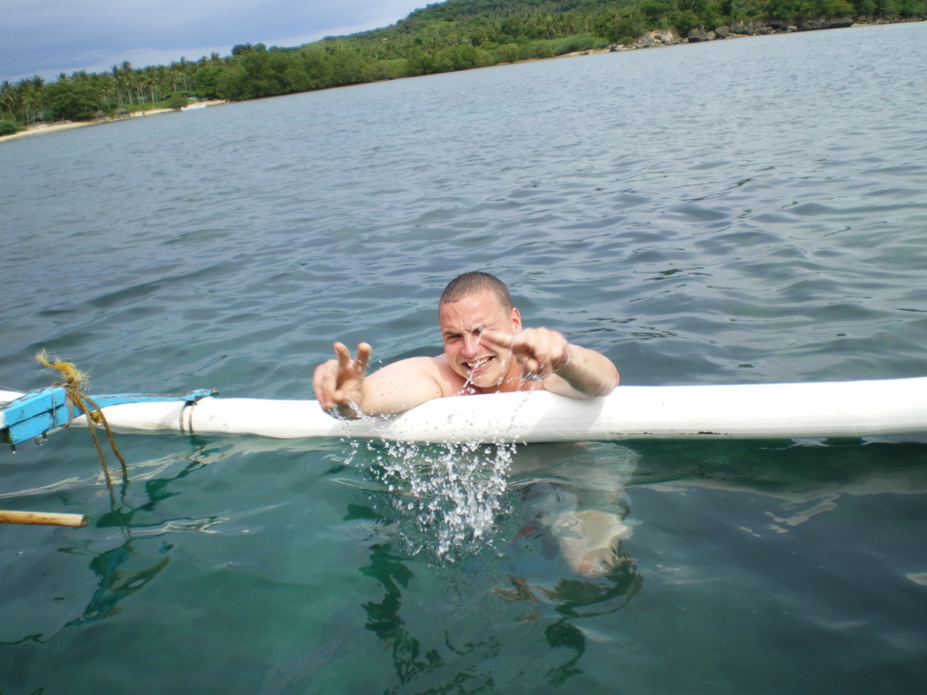 Dans le sud de Luzon près de Batangas et en face de l'île de Mindoro. du 12 au 15 octobre