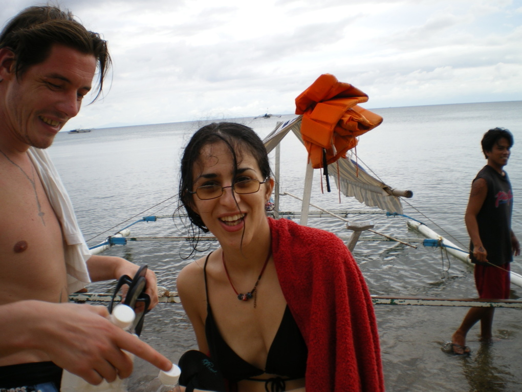 Dans le sud de Luzon près de Batangas et en face de l'île de Mindoro. du 12 au 15 octobre