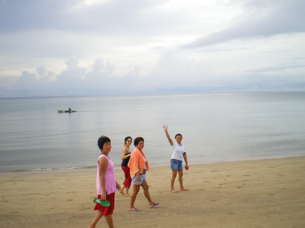 Dans le sud de Luzon près de Batangas et en face de l'île de Mindoro. du 12 au 15 octobre