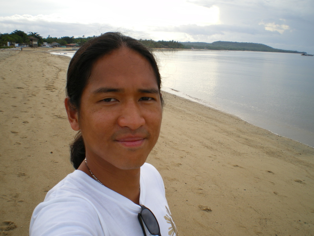 Dans le sud de Luzon près de Batangas et en face de l'île de Mindoro. du 12 au 15 octobre