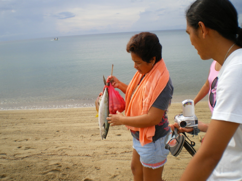 Dans le sud de Luzon près de Batangas et en face de l'île de Mindoro. du 12 au 15 octobre