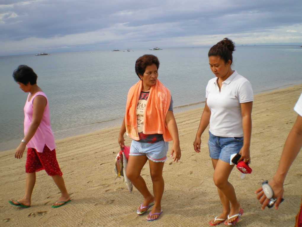 Dans le sud de Luzon près de Batangas et en face de l'île de Mindoro. du 12 au 15 octobre