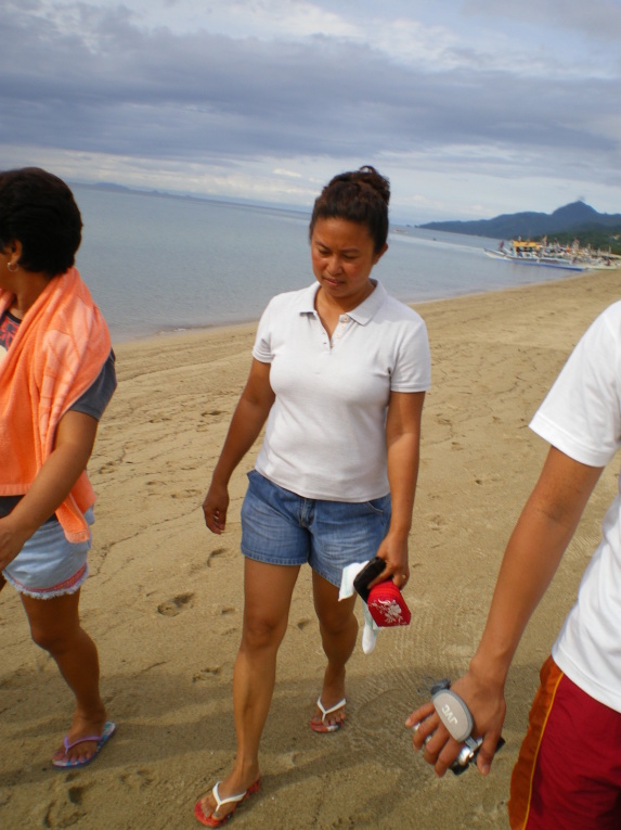 Dans le sud de Luzon près de Batangas et en face de l'île de Mindoro. du 12 au 15 octobre