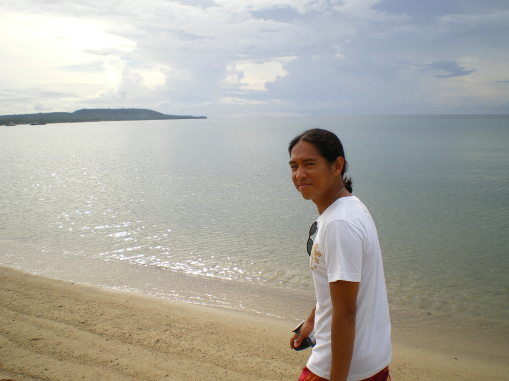 Dans le sud de Luzon près de Batangas et en face de l'île de Mindoro. du 12 au 15 octobre