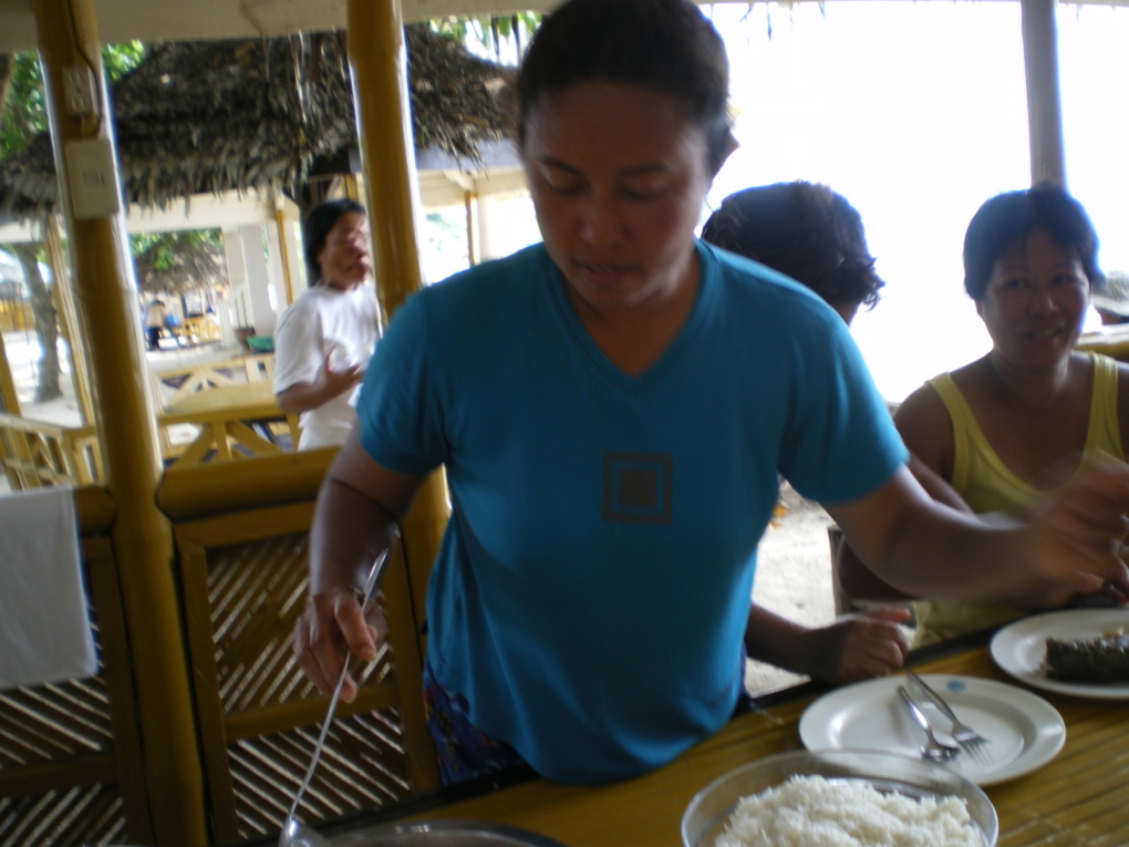 Dans le sud de Luzon près de Batangas et en face de l'île de Mindoro. du 12 au 15 octobre