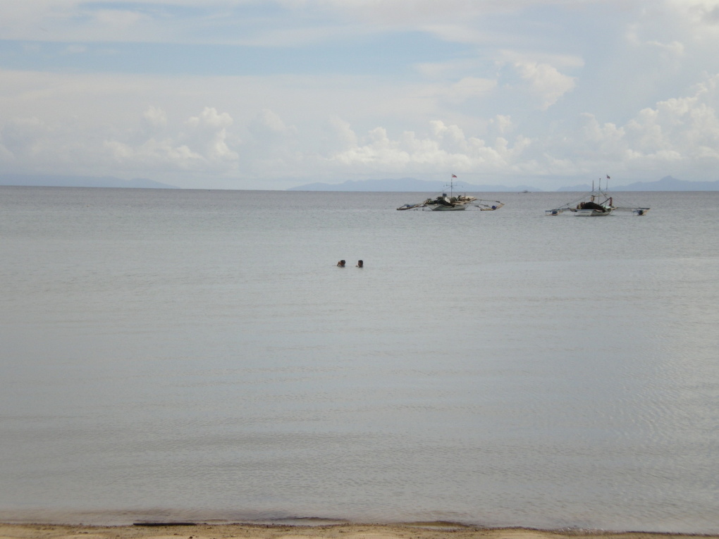 Dans le sud de Luzon près de Batangas et en face de l'île de Mindoro. du 12 au 15 octobre