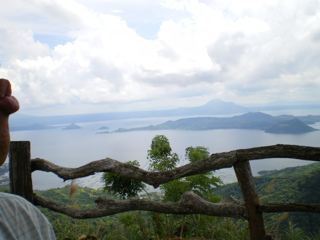 diner au restaurant avec vue sur le Taal Volcano, le 06 octobre