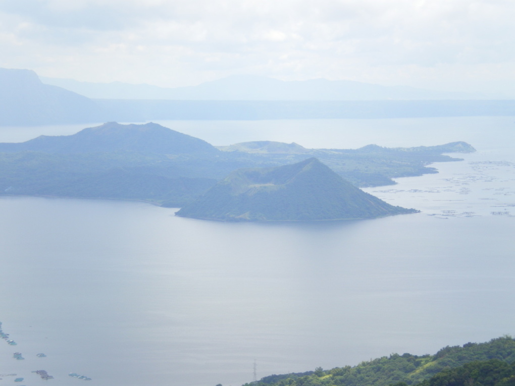 diner au restaurant avec vue sur le Taal Volcano, le 06 octobre