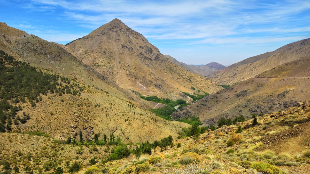 Marrakech,la ville au milles et une teintes,Marrakech,sommet conquis,massage,ville rouge,palais bahia,lieux emblématiques,vallée ourika,evasion,marrakech by night,place jemaa el fla