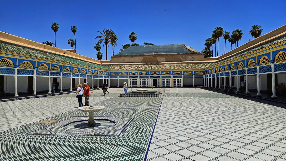 Marrakech,la ville au milles et une teintes,Marrakech,sommet conquis,massage,ville rouge,palais bahia,lieux emblématiques,vallée ourika,evasion,marrakech by night,place jemaa el fla