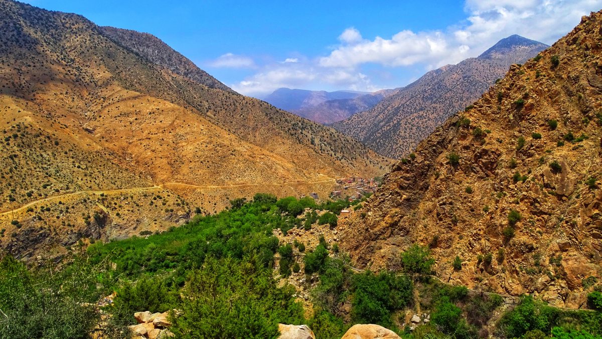 Marrakech,la ville au milles et une teintes,Marrakech,sommet conquis,massage,ville rouge,palais bahia,lieux emblématiques,vallée ourika,evasion,marrakech by night,place jemaa el fla