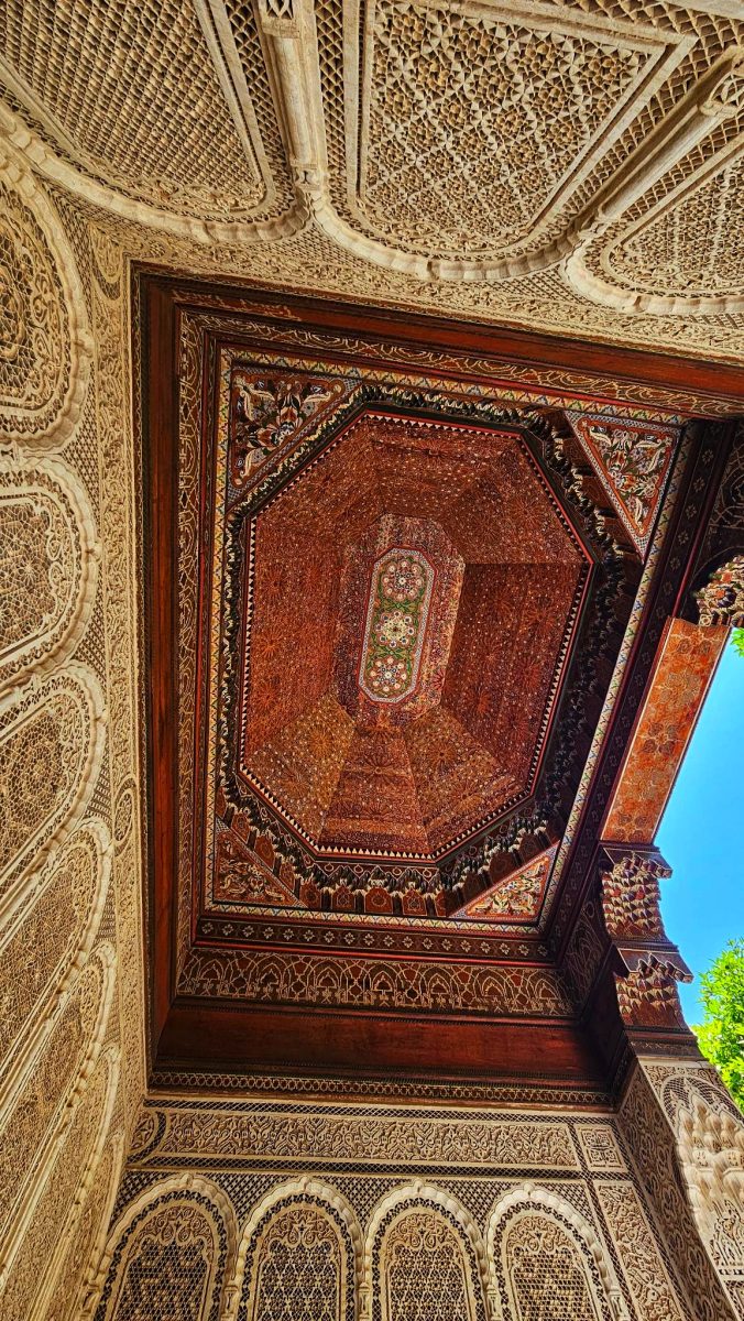 Marrakech,la ville au milles et une teintes,Marrakech,sommet conquis,massage,ville rouge,palais bahia,lieux emblématiques,vallée ourika,evasion,marrakech by night,place jemaa el fla