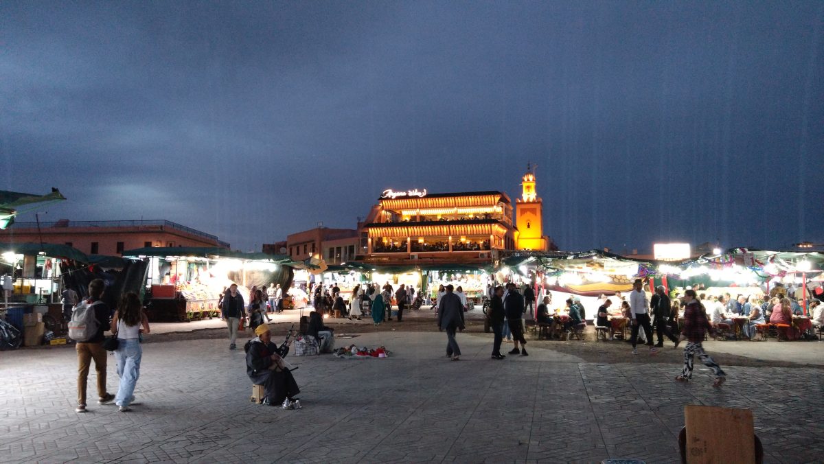 Marrakech,la ville au milles et une teintes,Marrakech,sommet conquis,massage,ville rouge,palais bahia,lieux emblématiques,vallée ourika,evasion,marrakech by night,place jemaa el fla