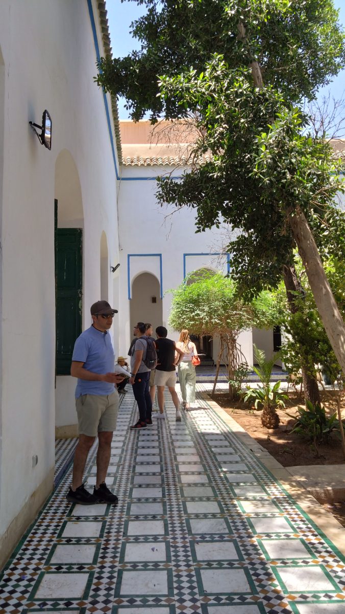 Marrakech,la ville au milles et une teintes,Marrakech,sommet conquis,massage,ville rouge,palais bahia,lieux emblématiques,vallée ourika,evasion,marrakech by night,place jemaa el fla