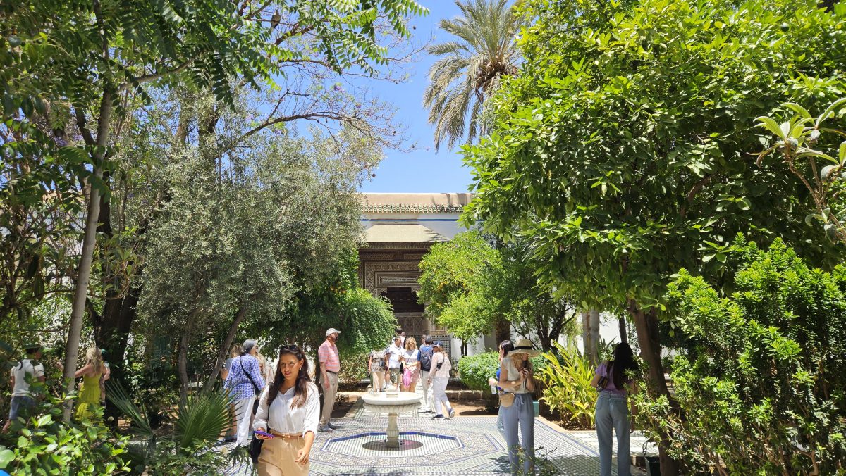 Marrakech,la ville au milles et une teintes,Marrakech,sommet conquis,massage,ville rouge,palais bahia,lieux emblématiques,vallée ourika,evasion,marrakech by night,place jemaa el fla