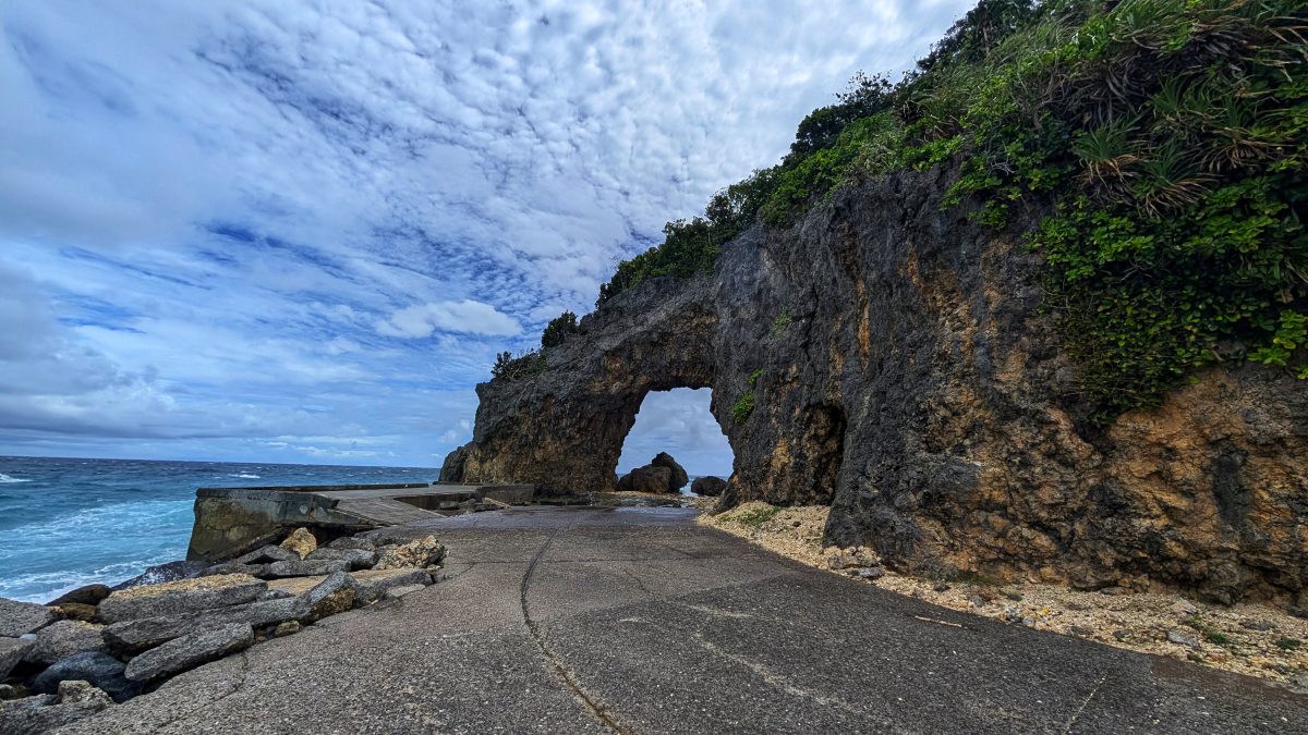 palenke,bistro des amis,red coconut,one hadgan villas,blog,cijo's keyhole,diniwid beach,puka shell beach,team,sunset,couché de soleil,tumultueuse,island,visayas,voyages aux philippines,withe beach,ninve,boracay,philippines,visaya,Du Paradis Perdu à la Frénésie Touristique,Accueil Chaleureux,Aventure Continue