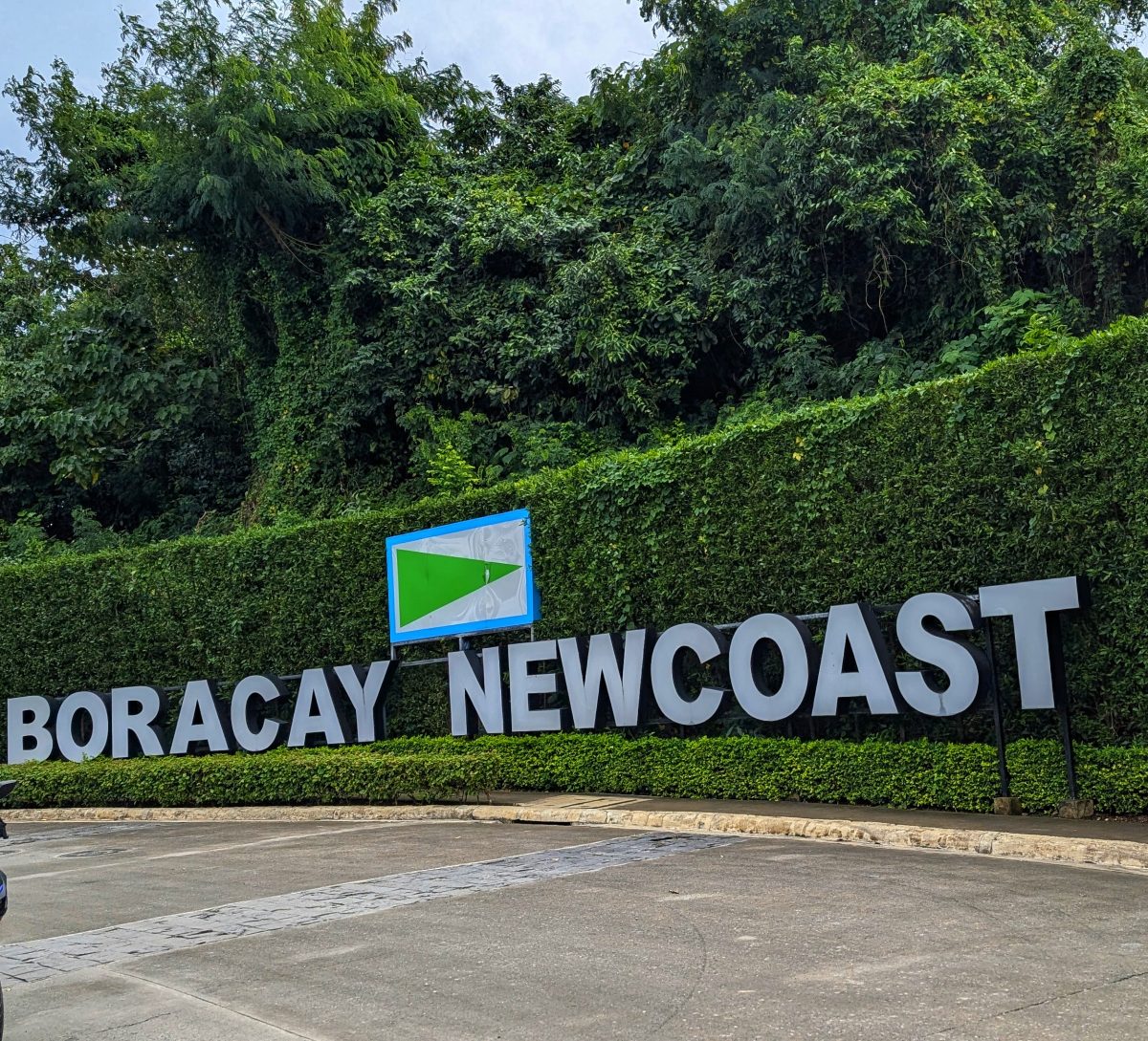 palenke,bistro des amis,red coconut,one hadgan villas,blog,cijo's keyhole,diniwid beach,puka shell beach,team,sunset,couché de soleil,tumultueuse,island,visayas,voyages aux philippines,withe beach,ninve,boracay,philippines,visaya,Du Paradis Perdu à la Frénésie Touristique,Accueil Chaleureux,Aventure Continue