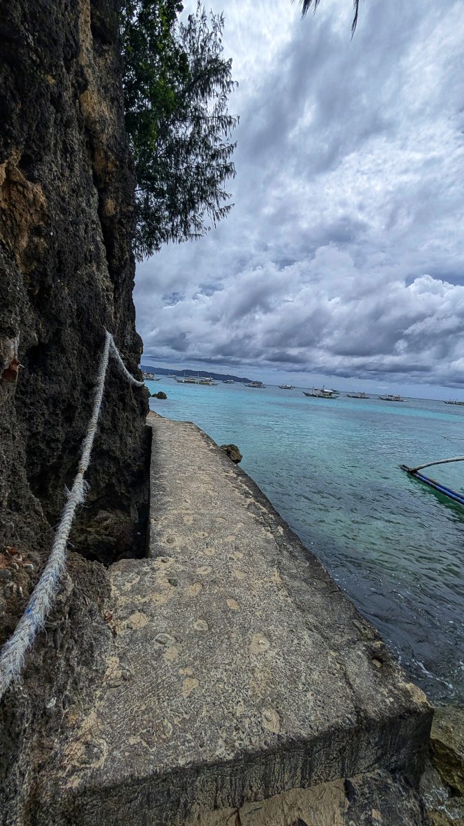 palenke,bistro des amis,red coconut,one hadgan villas,blog,cijo's keyhole,diniwid beach,puka shell beach,team,sunset,couché de soleil,tumultueuse,island,visayas,voyages aux philippines,withe beach,ninve,boracay,philippines,visaya,Du Paradis Perdu à la Frénésie Touristique,Accueil Chaleureux,Aventure Continue