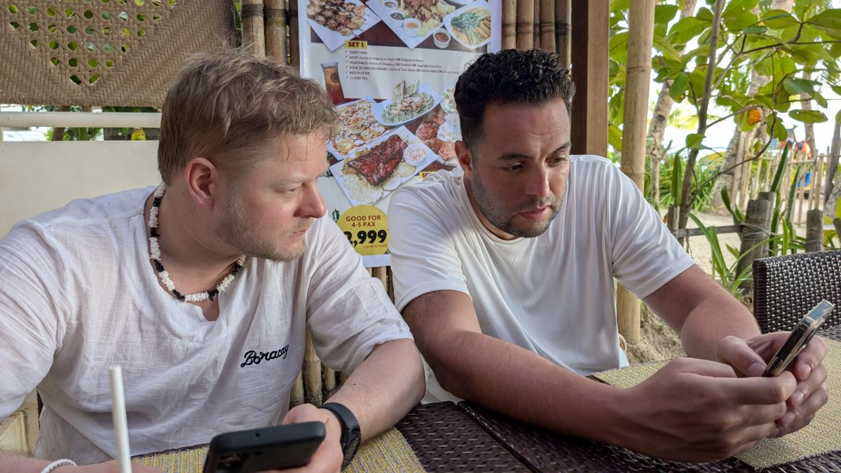 palenke,bistro des amis,red coconut,one hadgan villas,blog,cijo's keyhole,diniwid beach,puka shell beach,team,sunset,couché de soleil,tumultueuse,island,visayas,voyages aux philippines,withe beach,ninve,boracay,philippines,visaya,Du Paradis Perdu à la Frénésie Touristique,Accueil Chaleureux,Aventure Continue