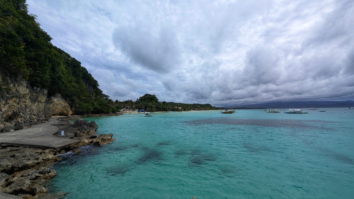 palenke,bistro des amis,red coconut,one hadgan villas,blog,cijo's keyhole,diniwid beach,puka shell beach,team,sunset,couché de soleil,tumultueuse,island,visayas,voyages aux philippines,withe beach,ninve,boracay,philippines,visaya,Du Paradis Perdu à la Frénésie Touristique,Accueil Chaleureux,Aventure Continue