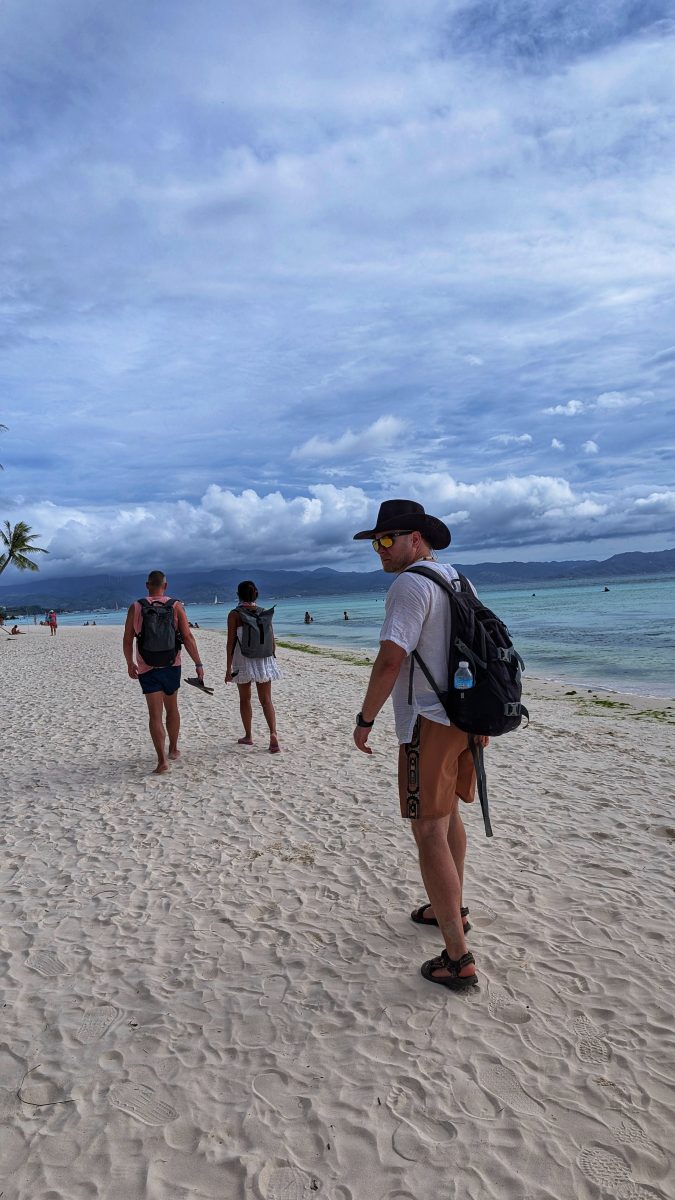 palenke,bistro des amis,red coconut,one hadgan villas,blog,cijo's keyhole,diniwid beach,puka shell beach,team,sunset,couché de soleil,tumultueuse,island,visayas,voyages aux philippines,withe beach,ninve,boracay,philippines,visaya,Du Paradis Perdu à la Frénésie Touristique,Accueil Chaleureux,Aventure Continue