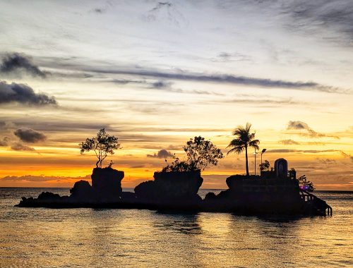 palenke,bistro des amis,red coconut,one hadgan villas,blog,cijo's keyhole,diniwid beach,puka shell beach,team,sunset,couché de soleil,tumultueuse,island,visayas,voyages aux philippines,withe beach,ninve,boracay,philippines,visaya,Du Paradis Perdu à la Frénésie Touristique,Accueil Chaleureux,Aventure Continue