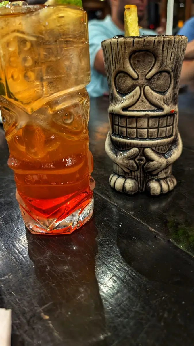 palenke,bistro des amis,red coconut,one hadgan villas,blog,cijo's keyhole,diniwid beach,puka shell beach,team,sunset,couché de soleil,tumultueuse,island,visayas,voyages aux philippines,withe beach,ninve,boracay,philippines,visaya,Du Paradis Perdu à la Frénésie Touristique,Accueil Chaleureux,Aventure Continue